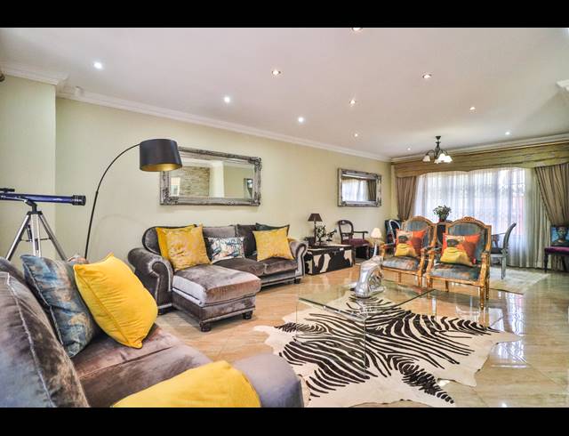 3 BEDROOM SIMPLEX TO LET IN SCOTTSVILLE